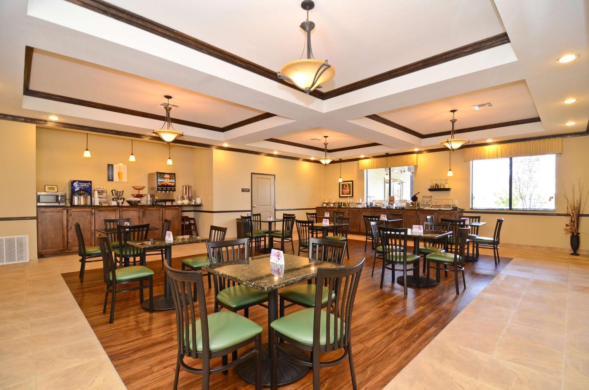 Best Western Plus Emory At Lake Fork Inn & Suites Exterior photo