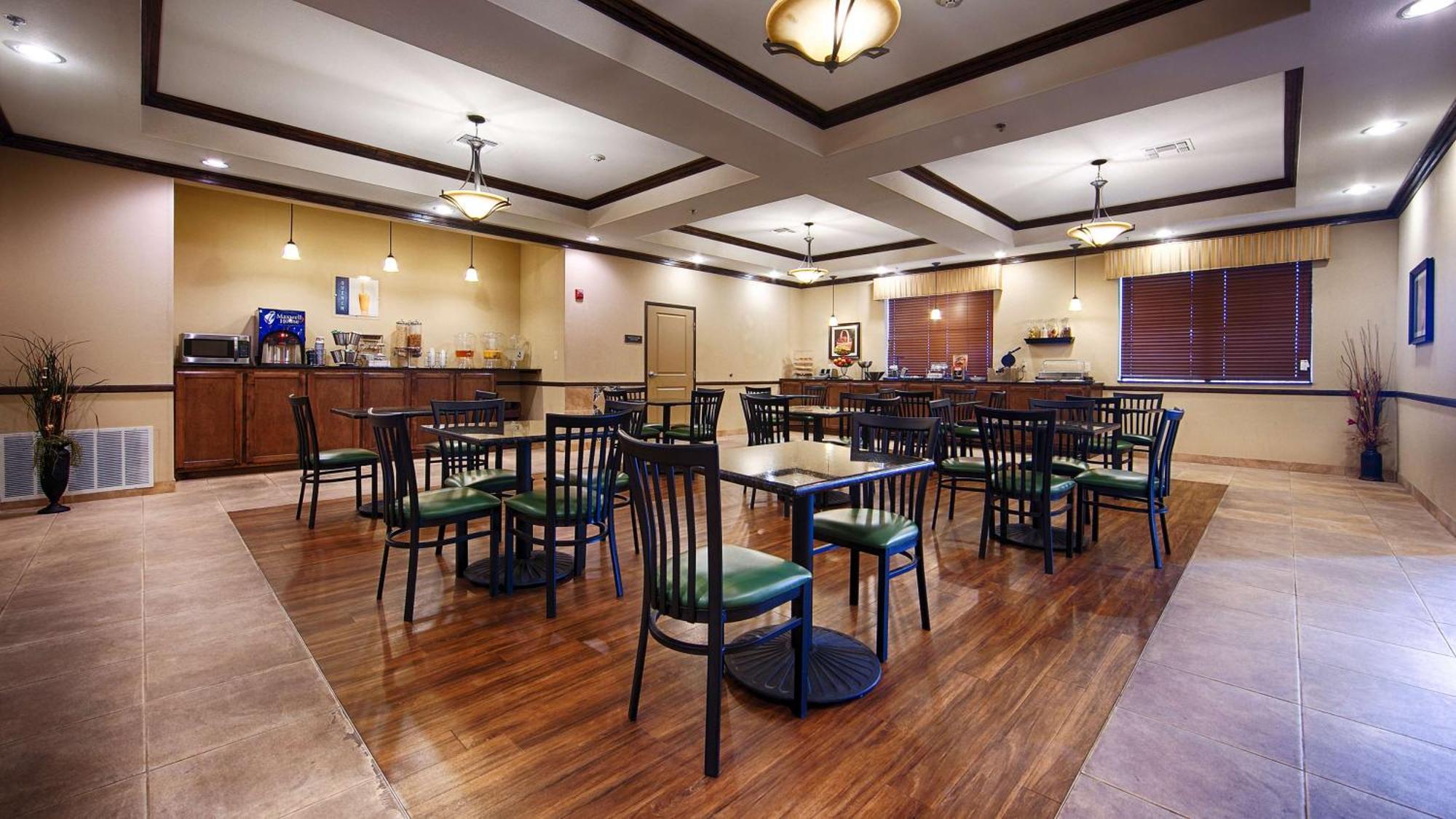 Best Western Plus Emory At Lake Fork Inn & Suites Exterior photo